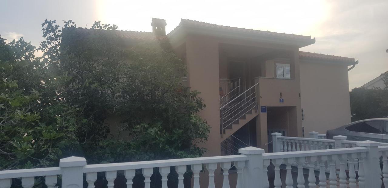Apartmani Mira Klenovica Exteriör bild
