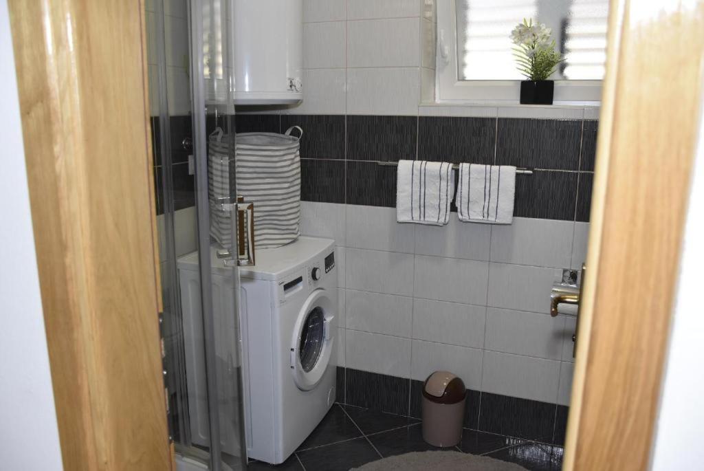 Apartmani Mira Klenovica Exteriör bild