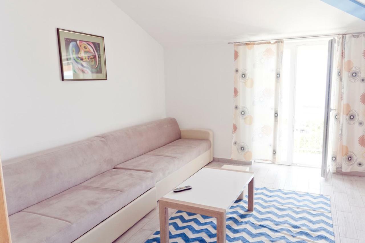 Apartmani Mira Klenovica Exteriör bild