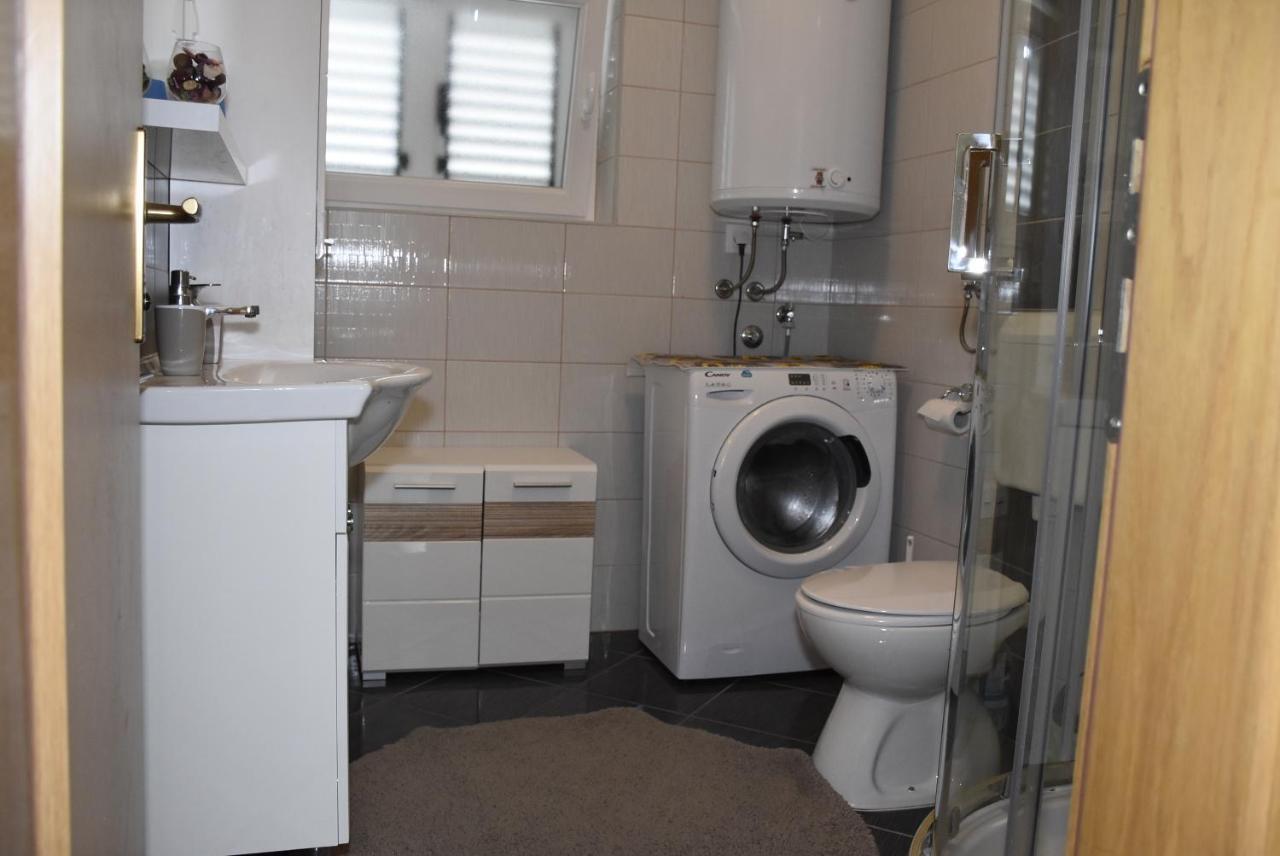 Apartmani Mira Klenovica Exteriör bild