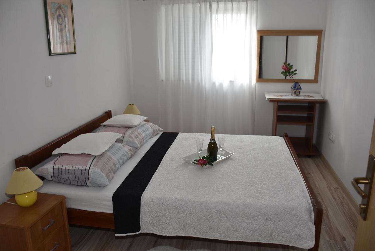 Apartmani Mira Klenovica Exteriör bild